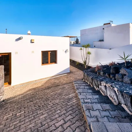 Дом отдыха Lava And Sea - Private Pool, Bbq And Amazing Sea Views By Lanzarote